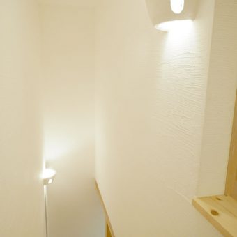 階段の施工例(手作り照明)